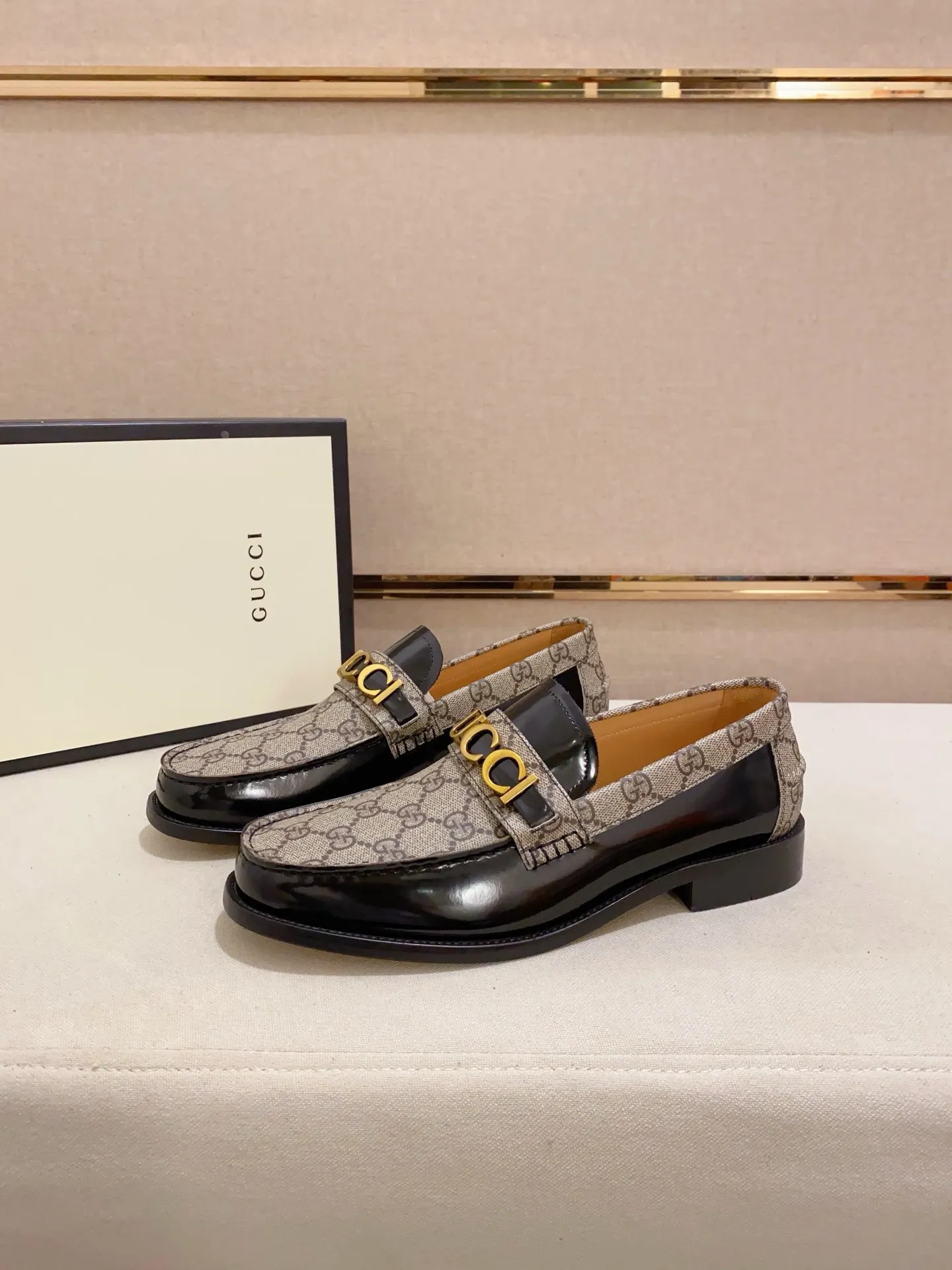 Men's shoes 💰: 580💰 (GUCCI) new series ss hot new products 💢 💠 Casual leather shoes 👞, first layer of cowhide, upper hardware buckle and logo on the side of the shoe, insole and sole with brand logo 💠 💎 Upper: 100% cowhide 💎 Lining: cowhide/100% 💎Feet: cowhide/100% 💎Sole: rubber/100% 💎SIZE: 38 39 40 41 42 43 44 Can be customized 45